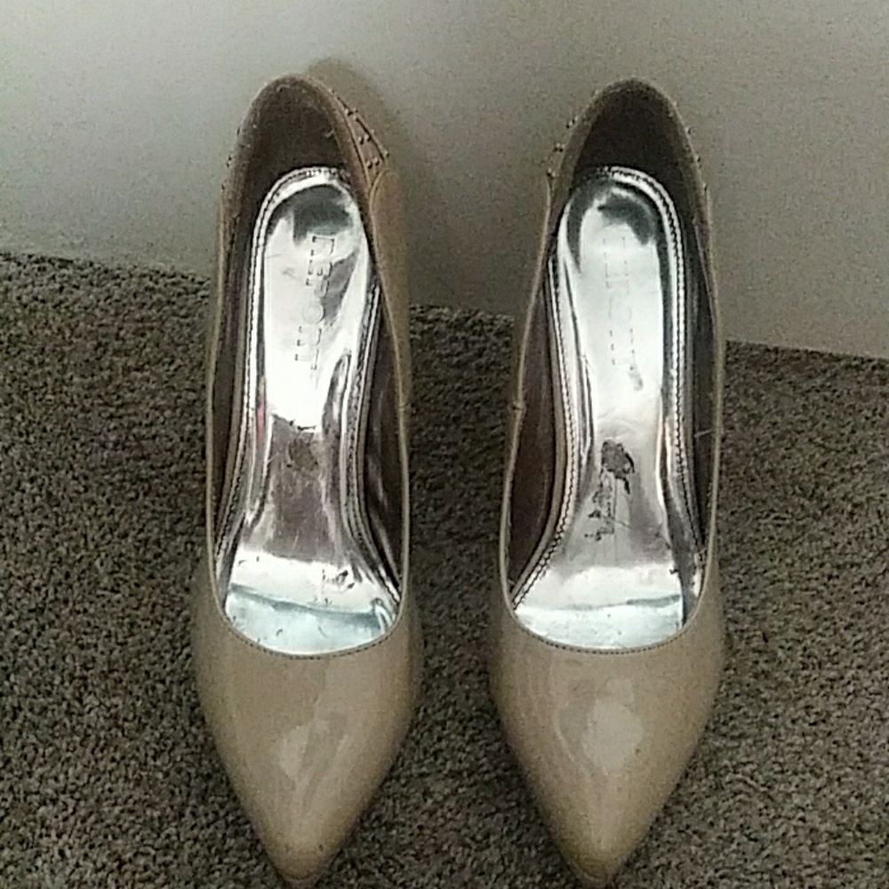 Tan Report Heels